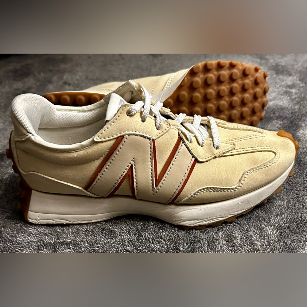 Women’s New Balance 327 Size 9 Color is Tan and Brown
